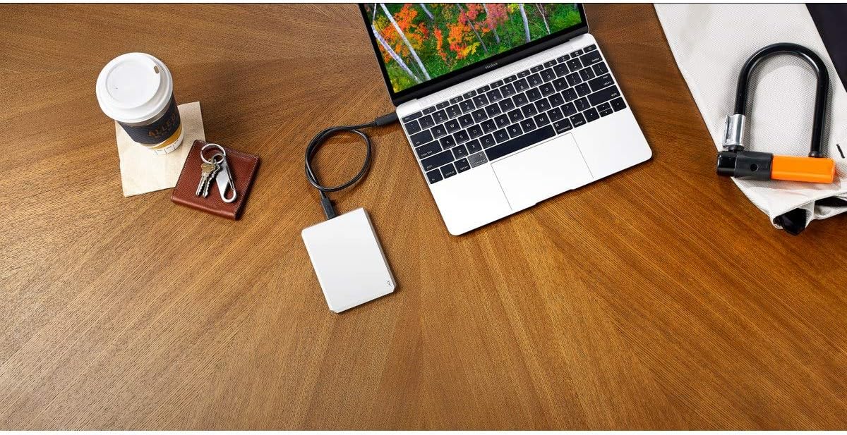 LaCie Mobile Drive, 2 TB , External Hard Drive HDD – Moon Silver, USB-C USB 3.0, With Rescue Services (STHG2000400)